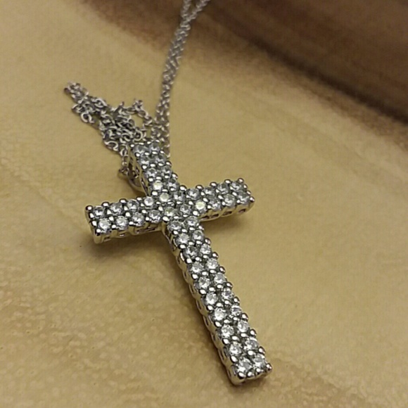 BEAUTIFUL CROSS NECKLACE - Picture 6 of 8